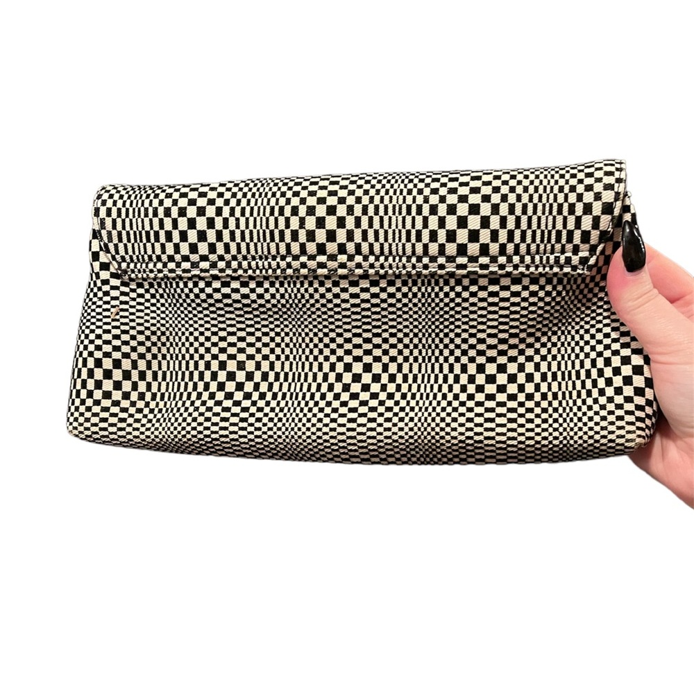 In & Out Optical Illusions Clutch - Picture 5 of 10